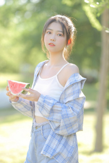 可以自由脱卸女生衣服的