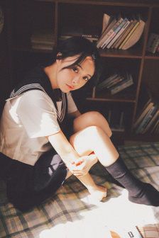 女人带毛的真人图片